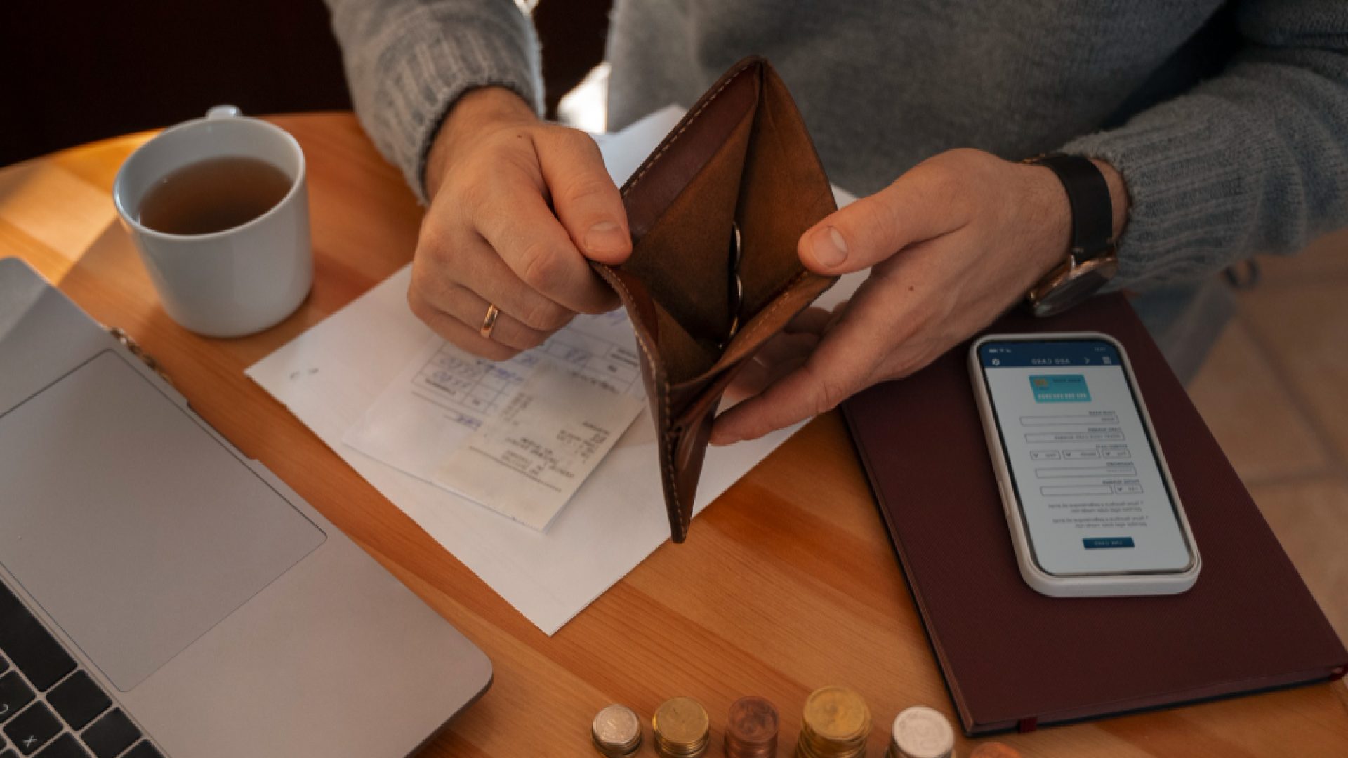 man-saving-money-during-energy-crisis (1)
