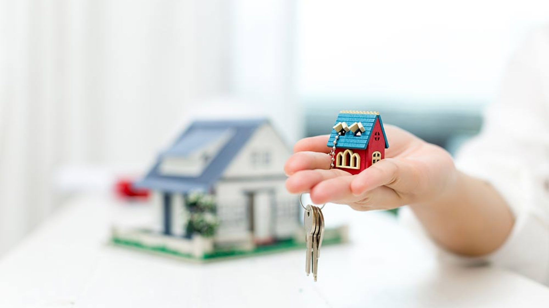 real-estate-agent-with-house-model-keys