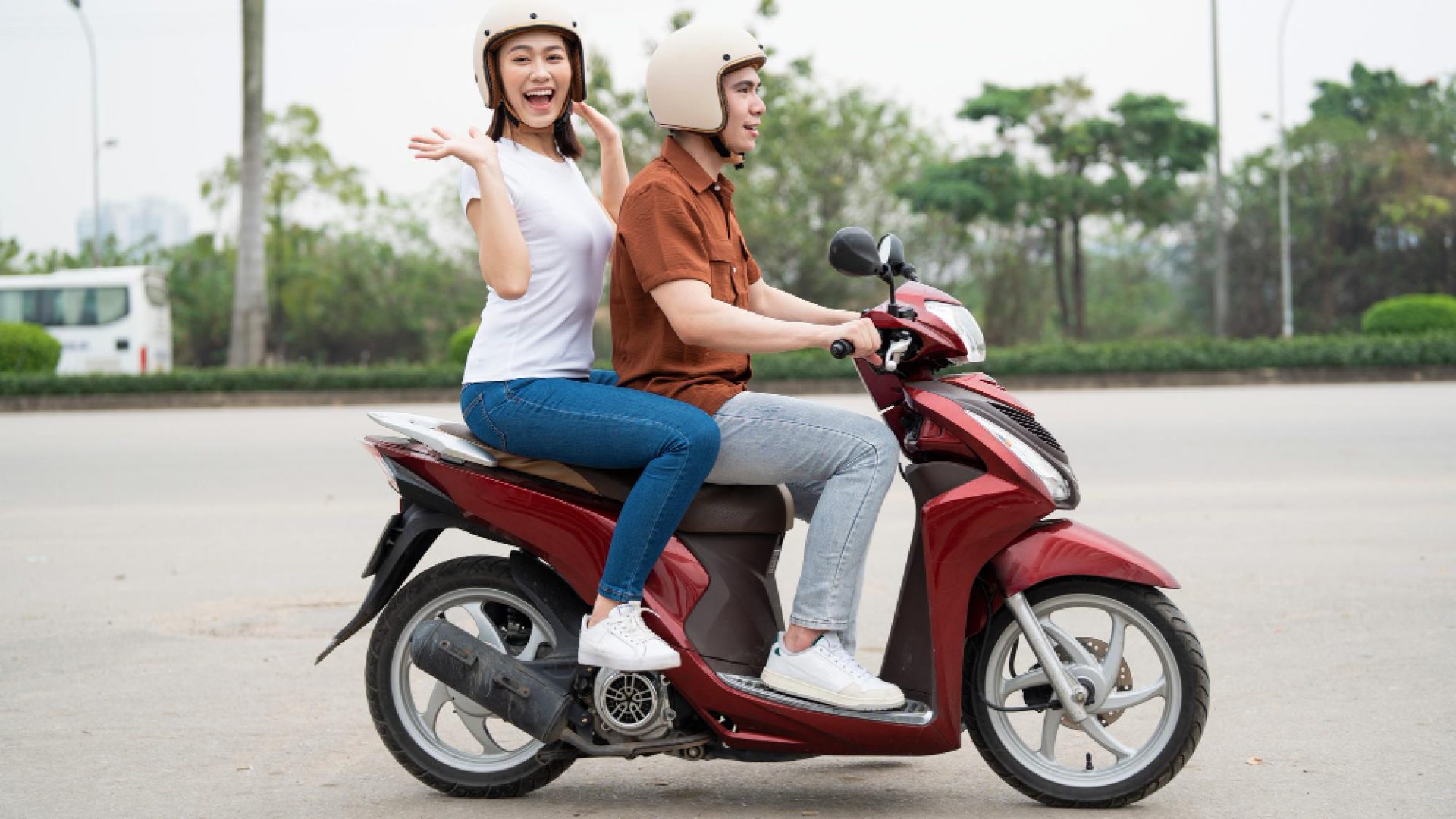 young-asian-couple-motorbike (5)